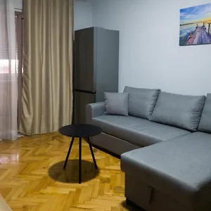 https://roses-apartament.hotels-in-tirana.com